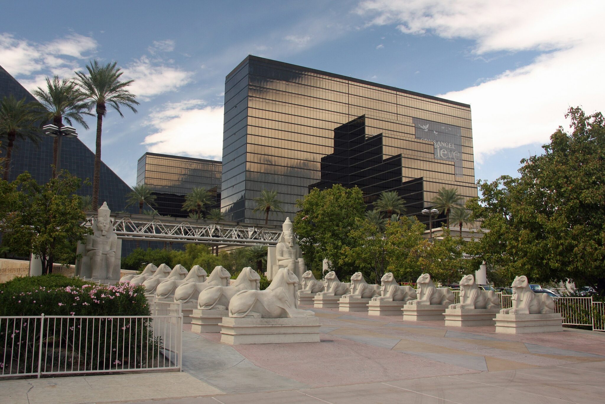 A Deep Dive into the History of the Luxor Las Vegas – GamblingCrunch